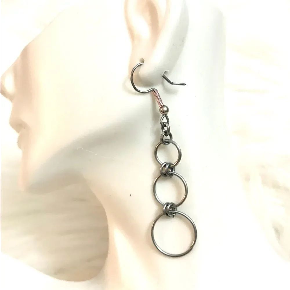 Dangle hoop earrings 